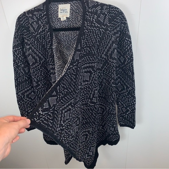 Between Me & You Black White Knit Open Waterfall Cardigan Women's sz XS - Picture 3 of 8